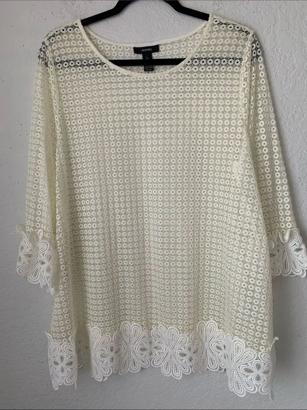 Alfani Cream White Crochet Lace Tunic with Floral Hem Size L